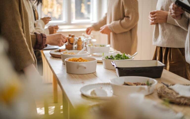 I vostri ospiti notano solo questo (e voi no!): 3 cose che vedono immediatamente nella vostra cucina